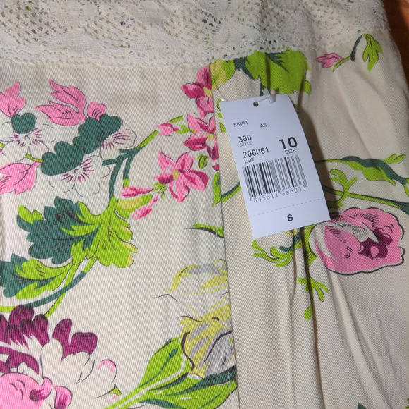 Beautiful cabi Spring 2011 Floral O'Hara Skirt NWT - Picture 3 of 7